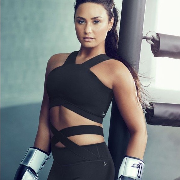 demi lovato yoga pants